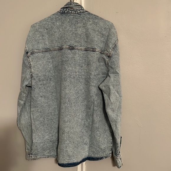 HP!! 🎉NWT WeWoreWhat denim boyfriend shirt - Picture 3 of 6